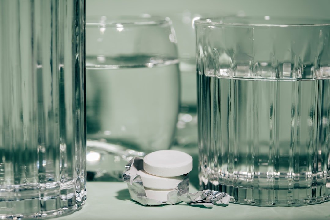 A table topped with lots of glasses filled with water